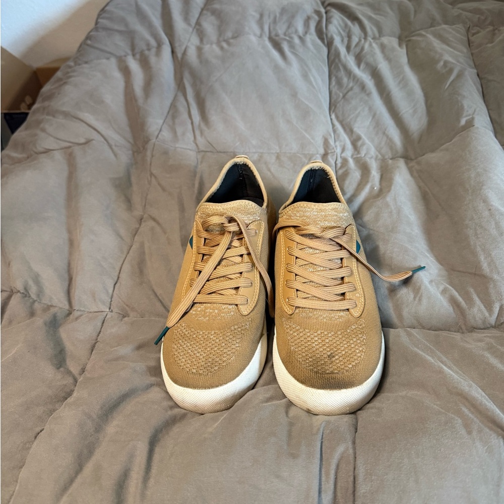 Women’s Vessi size 8